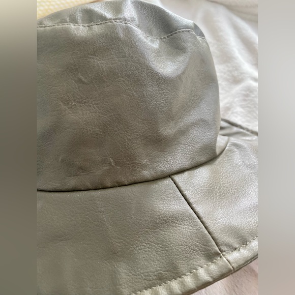 Atmosphere Bucket Hat Faux Leather Olive Green - Picture 5 of 5